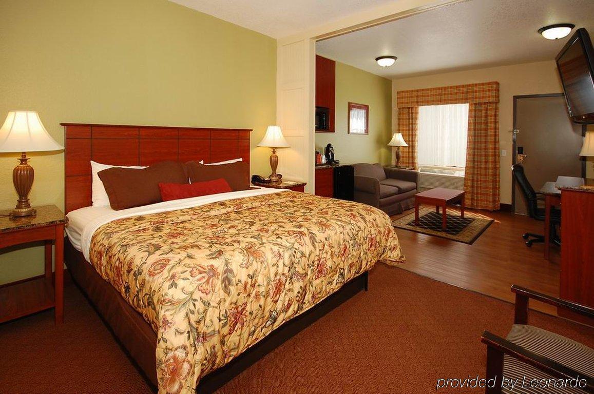 Best Western Plus Oklahoma City Yukon Room photo